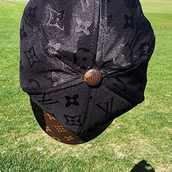 LOUIS VUITTON MONOGRAM UNISEX BASEBALL CAP - Picture 14 of 16